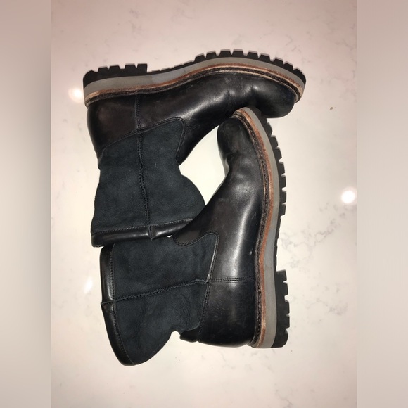 Men’s UGGs size 8 main image 5